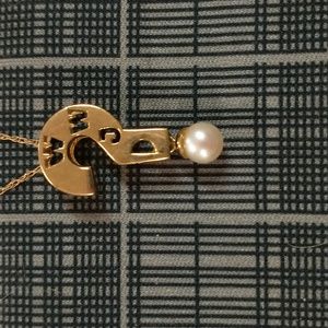 10k gold WWJD pendant with 16 inch gold chain.